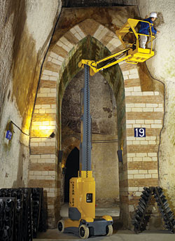 Vertical Masts: Haulotte Group | BilJax