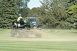 Topdresser: Turfco